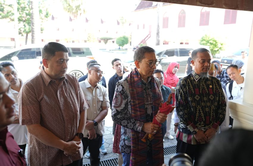  Menteri Kebudayaan Jelajahi Gedung Benteng Rotterdam di Dampingi Munafri Arifuddin 